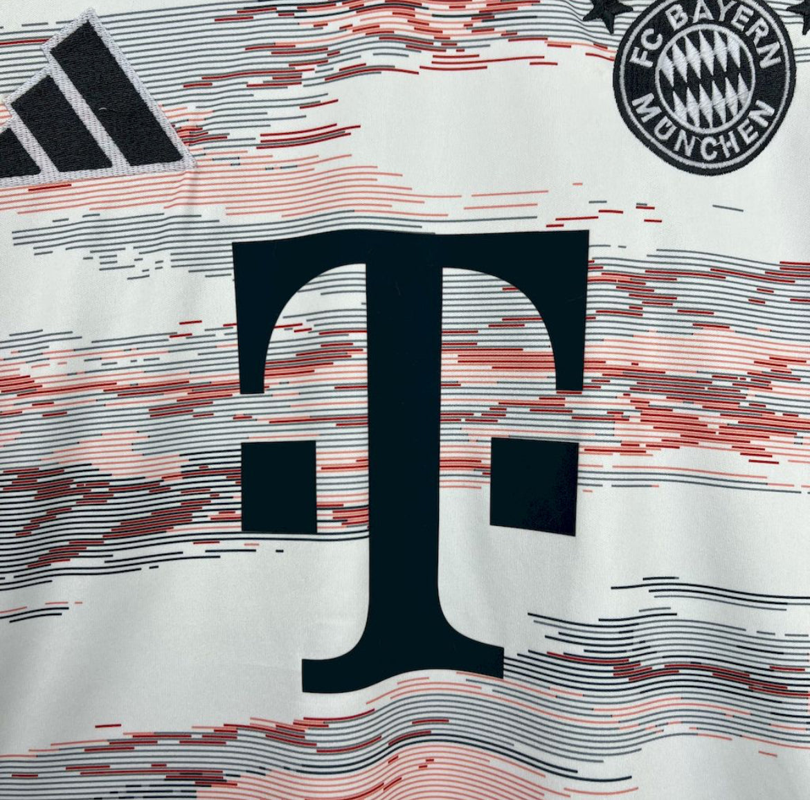 Bayern Munich 2025/26 Uit Shirt
